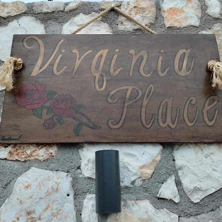 Virginia Place Atheras Luaran gambar
